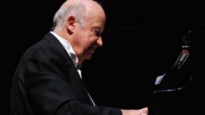 Μίμης Πλέσσας: Το ατύχημα του στη σκηνή κατα τη διάρκεια συναυλίας(ΒΙΝΤΕΟ)