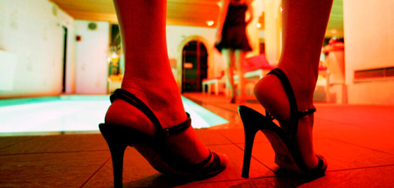 Κατεχόμενα: "Θερίζουν" ηπατίτιδα, σύφιλη και HIV στα καμπαρέ