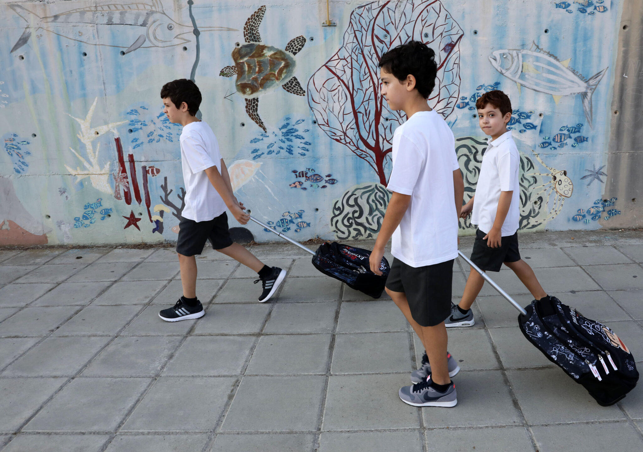 Χτύπησε το πρώτο κουδούνι στα δημόσια σχολεία (ΒΙΝΤΕΟ)