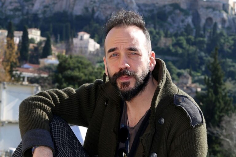 Συγκλονίζει ο Μουζουράκης:"Αισθάνθηκα τον νεκρό πατέρα μου να με χαϊδεύει…"