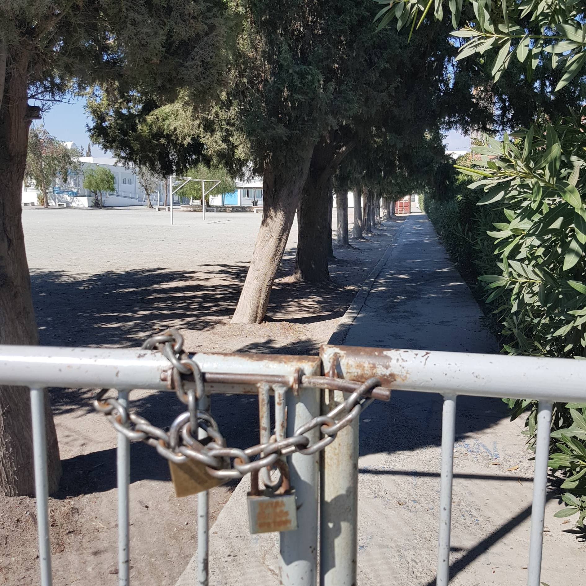 Φύλακες, θυροτηλέφωνα και περιφράξεις σε όλα τα δημόσια σχολεία (ΒΙΝΤΕΟ)