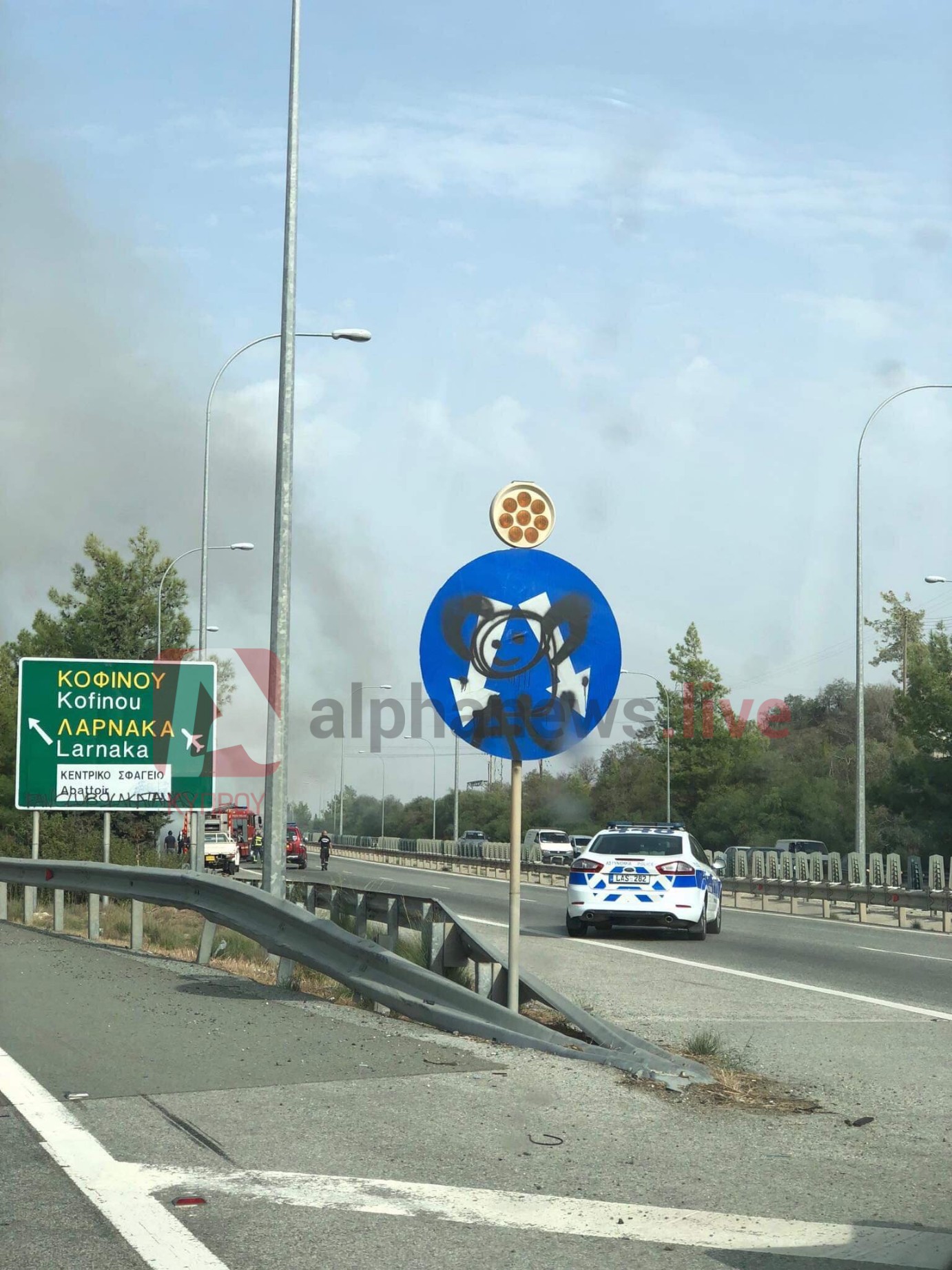 Στις φλόγες ημιφορτηγό στον αυτοκινητόδρομο Λεμεσού-Λάρνακας (ΦΩΤΟ)