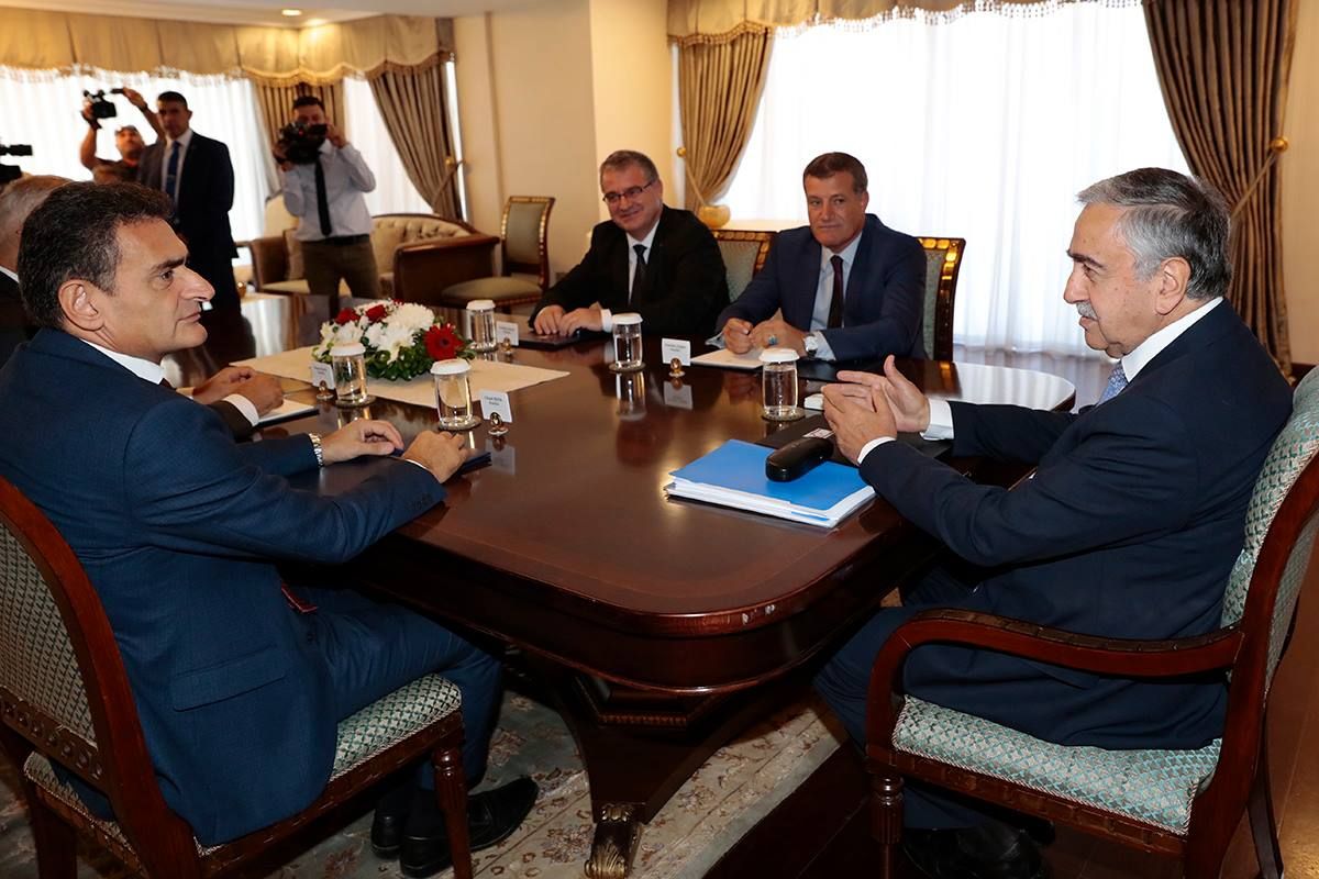 Τ/κ κόμματα: Κοινή γραμμή για διαπραγματεύσεις με καθορισμένη διάρκεια