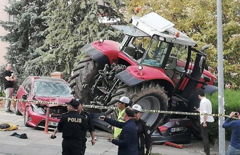 Άγκυρα: "Μπούκαρε" με τρακτέρ στη πρεσβεία του Ισραήλ (ΒΙΝΤΕΟ)