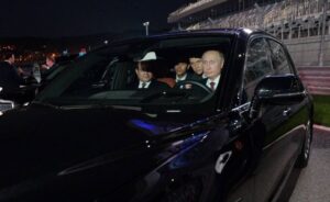Ο Πούτιν πατάει γκάζι με την λιμουζίνα του με συνοδηγό τον Αλ – Σίσι (ΒΙΝΤΕΟ)