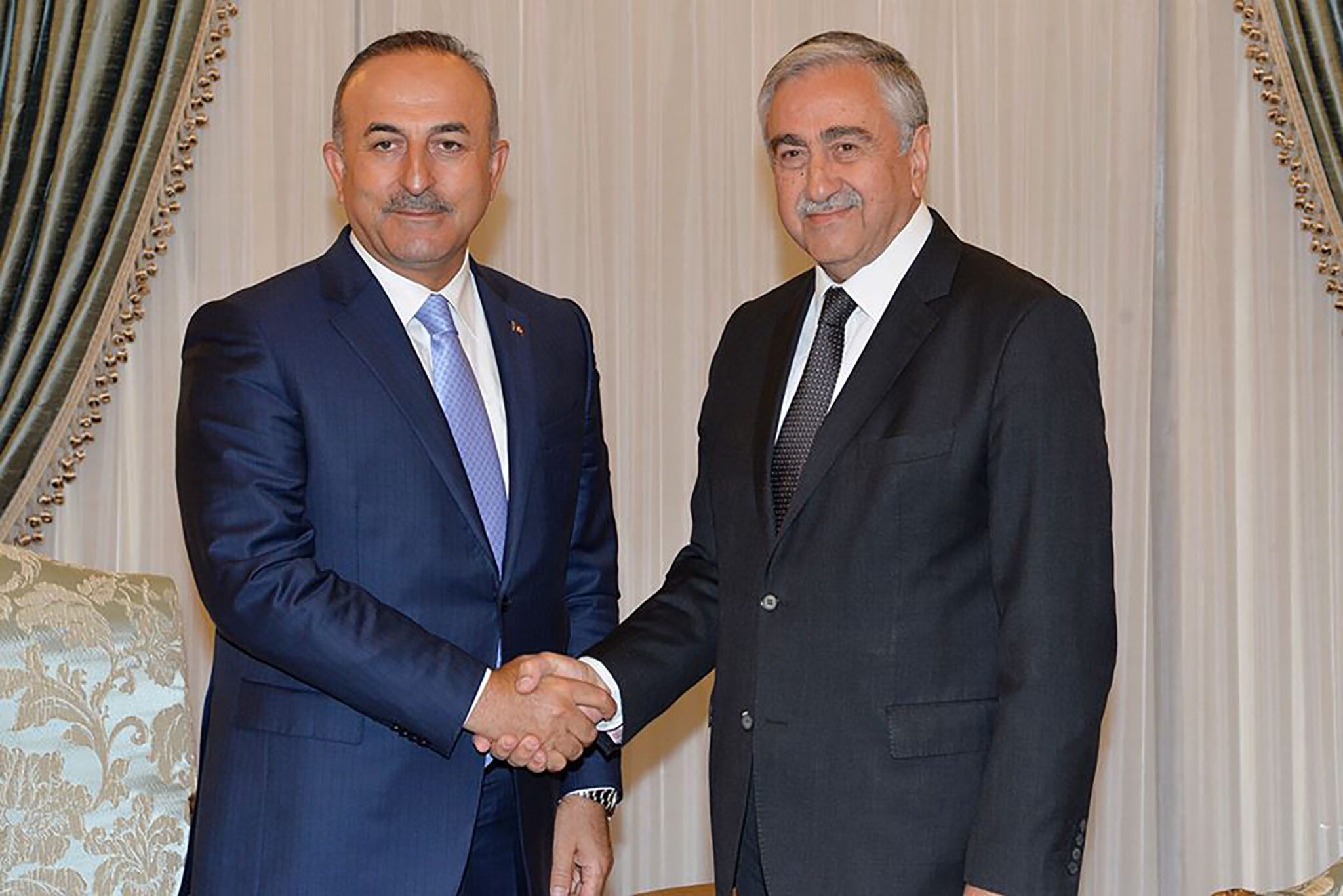 Ακιντζί προς Τσαβούσογλου: "Ομοσπονδία ή παραιτούμαι"