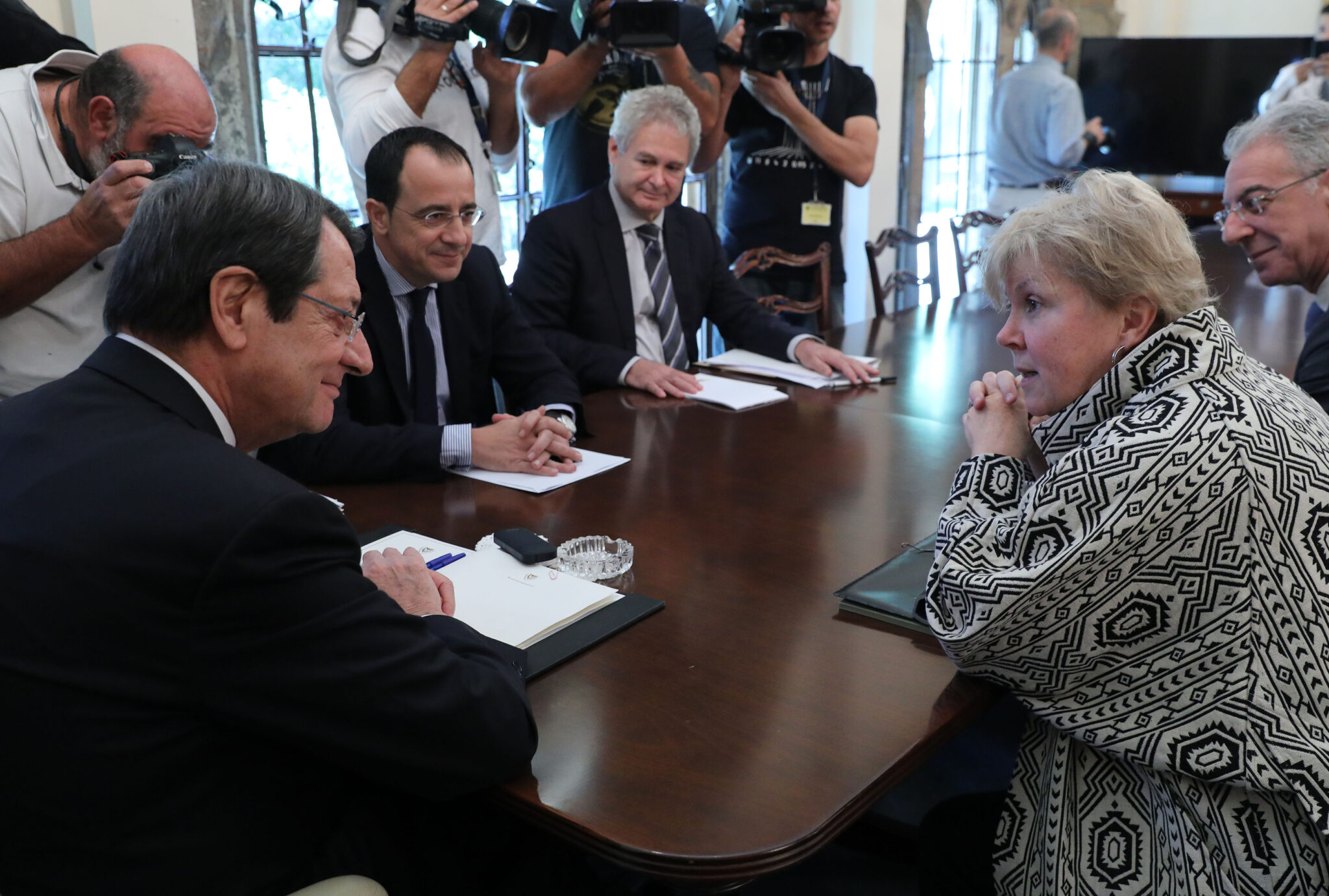 Δίωρο τετ-α-τετ Νίκου Αναστασιάδη και Τζέιν Χολ Λουτ στο Προεδρικό (ΦΩΤΟ)