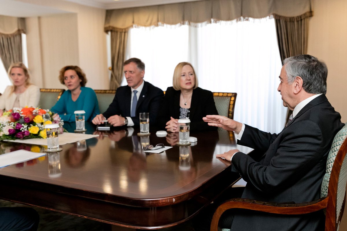 Βλέπει Σπέχαρ και ζητεί απευθείας διάλογο με Αθήνα ο Ακιντζί