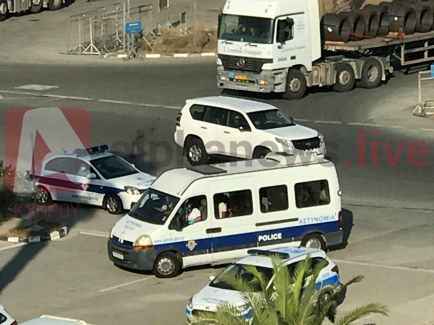 Στο λιμάνι Λάρνακας οι 21 μετανάστες που εντοπίστηκαν στο Κάβο Γκρέκο(ΦΩΤΟ)