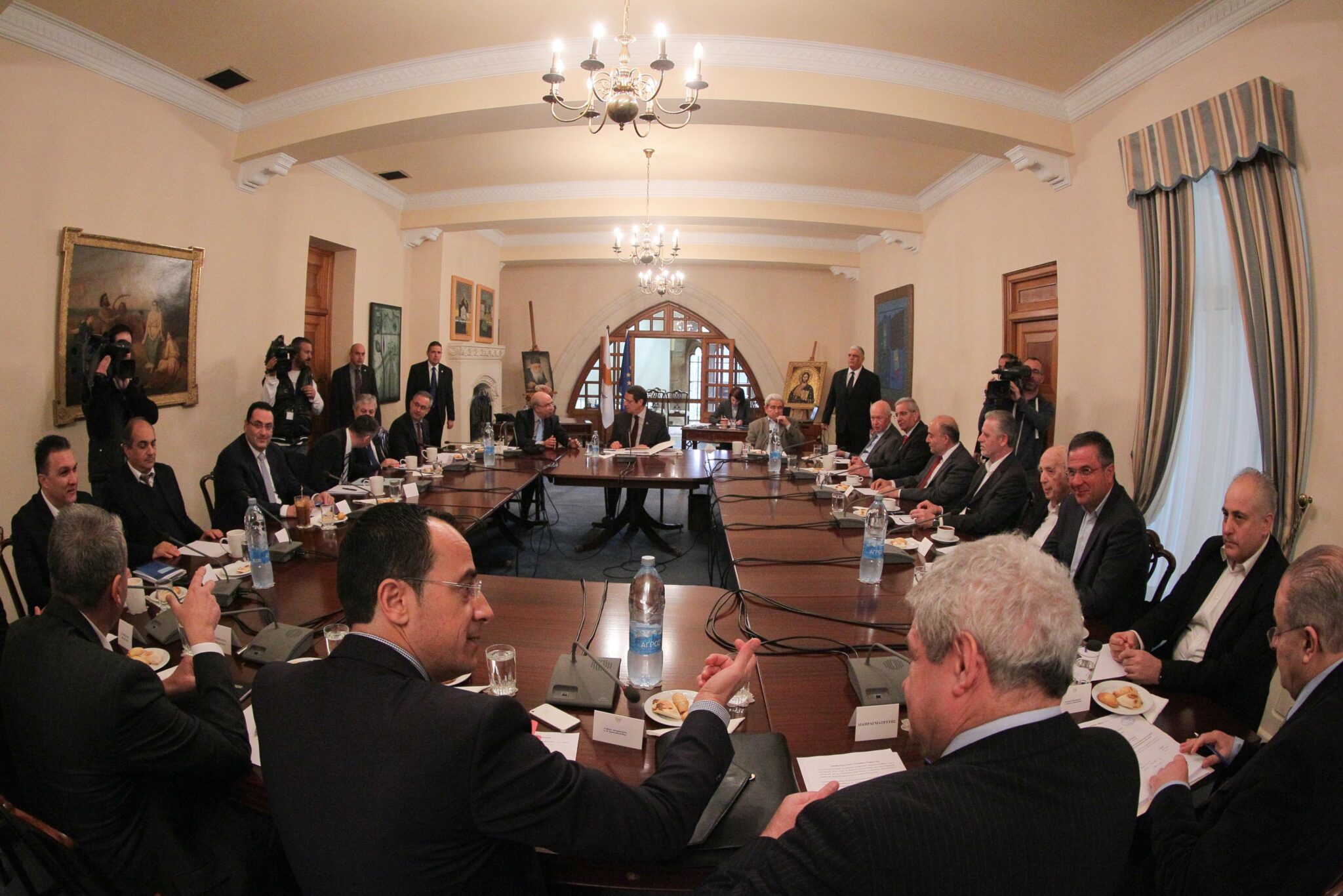 ΠτΔ: Προσέρχεται με έγγραφα στην αυριανή συνεδρία του Εθνικού Συμβουλίου