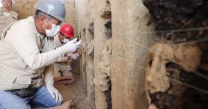 Τα μυστηριώδη ξύλινα αγάλματα που ανακαλύφθηκαν στο Περού (BINTEO&ΦΩΤΟ)