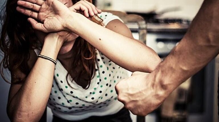 Εφιαλτικές στιγμές έζησε 23χρονη στα χέρια του πρώην φίλου της (ΒΙΝΤΕΟ)