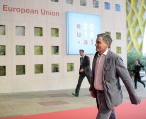 Αισιοδοξία για μη περικοπή συντάξεων εκφράζει ο Έλληνας ΥΠΟΙΚ 