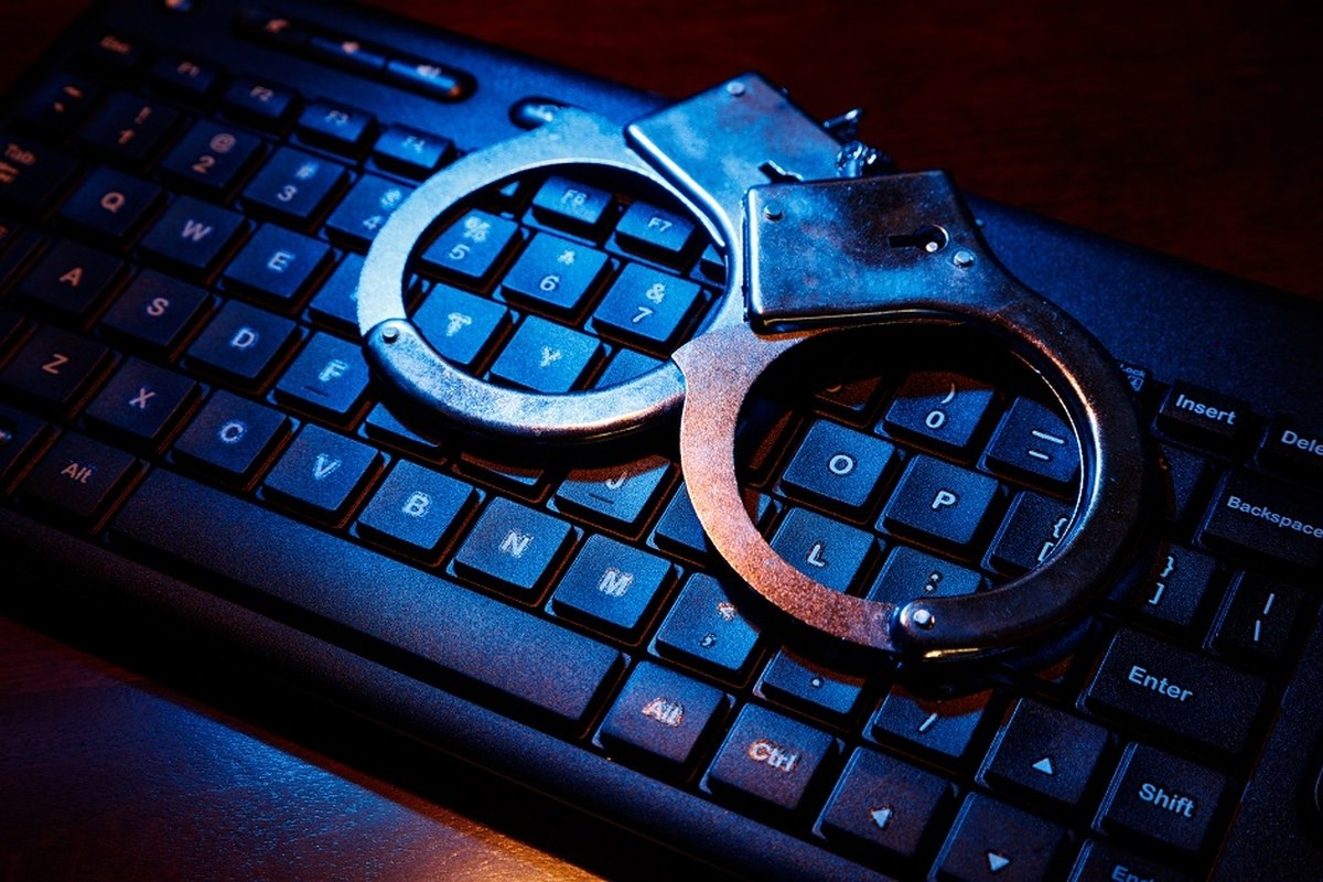 Χειροπέδες σε 35χρονο για υπόθεση παιδικής πορνογραφίας