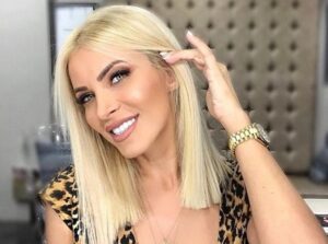 Κατερίνα Καινούργιου: Το δημόσιο φιλί στον σύντροφο της(ΦΩΤΟ)