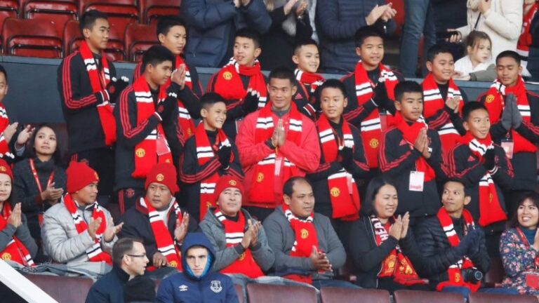 Τρομερή υποδοχή στο «Ολντ Τράφορντ» για τα παιδιά της Ταϊλάνδης (ΒΙΝΤΕΟ)