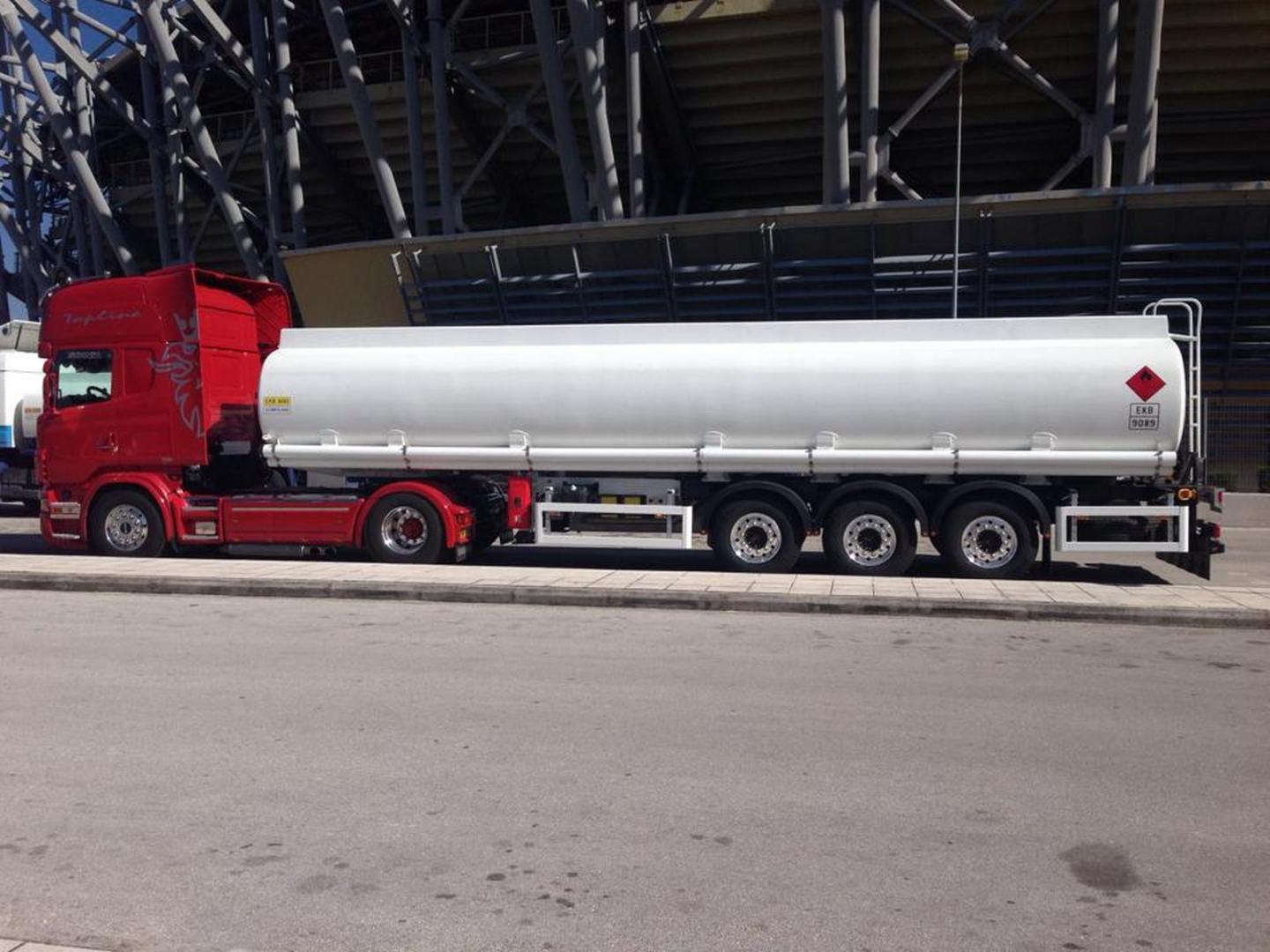 Μπλόκο της Αστυνομίας σε βυτιοφόρο μισογεμάτο με… "ψευδοκαύσιμα"