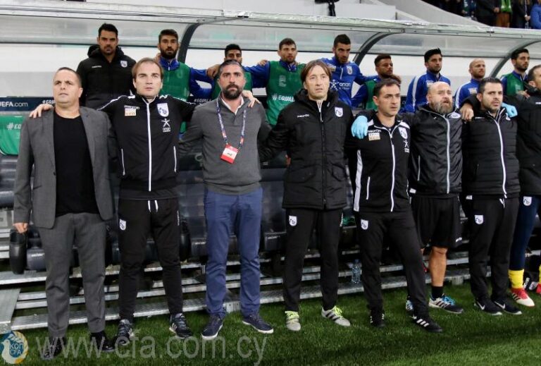 Ρ. Μπεν Σιμόν: «Παίξετε για τις οικογένειες σας, παίξετε για την Κύπρο» (ΒΙΝΤΕΟ)