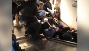 Σοβαρό ατύχημα σε μετρό της Ρώμης μετά τη κατάρρευση σκάλας (ΒΙΝΤΕΟ)