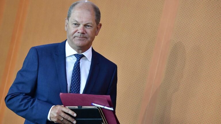 Όλαφ Σολτς: Η Ιταλία δεν θα χρειαστεί πακέτο διάσωσης