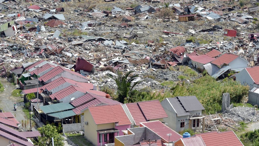 Ινδονησία: Φόβοι μέχρι και για 5.000 αγνοούμενους (ΒΙΝΤΕΟ)
