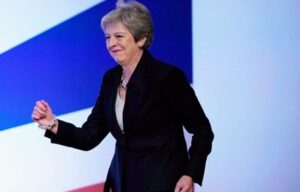 Η Τερέζα Μέι σε ρόλο…dancing queen! (ΒΙΝΤΕΟ&ΦΩΤΟ)