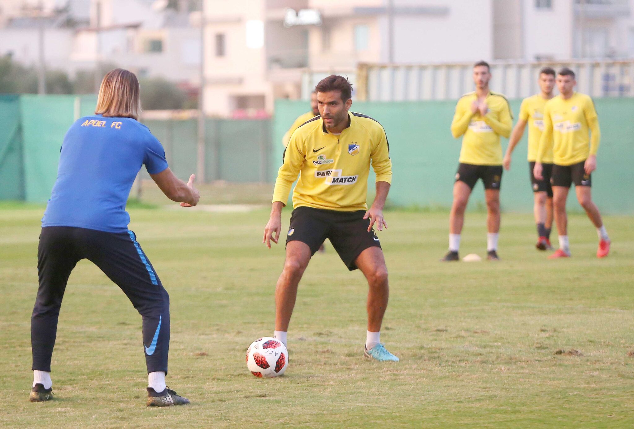 Σφίγγει ο κλοιός στον ΑΠΟΕΛ με το πέρασμα του χρόνου