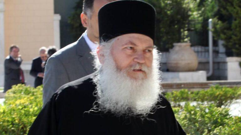 Ενεπλάκη σε τροχαίο ο ηγούμενος Εφραίμ της Μονής Βατοπαιδίου