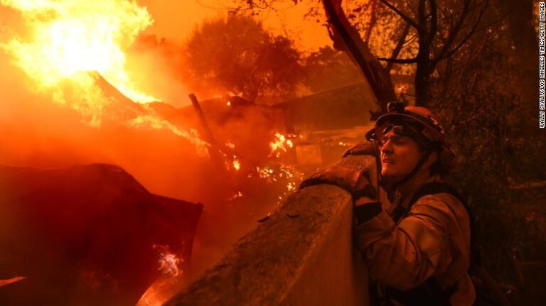 Εννέα νεκροί και χιλιάδες καμένα σπίτια στο Μαλιμπού (ΒΙΝΤΕΟ&ΦΩΤΟ)
