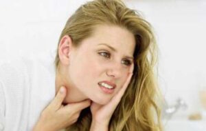 5+1 τρόποι για  να υποχωρήσει ο πονόλαιμος και να νιώσεις άμεσα καλύτερα!