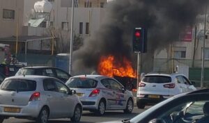 Έβαλε φωτιά σε δυο σταθμευμένα οχήματα στη Λεμεσό