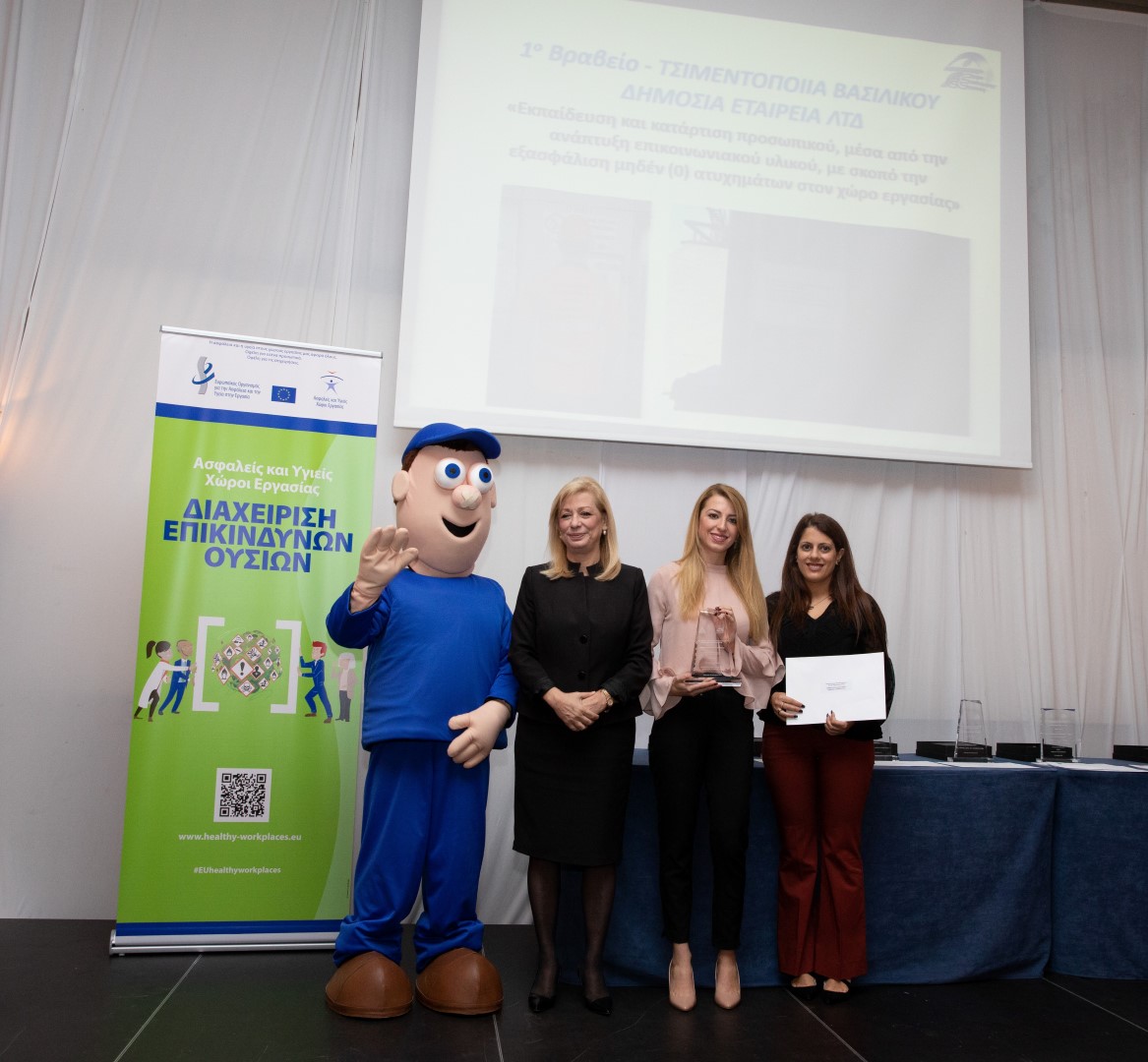 Απόφοιτοι του Ευρωπαϊκού Πανεπιστημίου Κύπρου διακρίνονται.