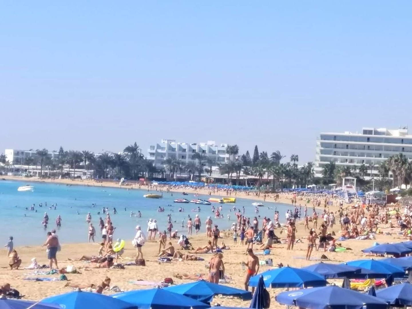 Πέραν των 420 εκατομμυρίων ευρώ τα έσοδα από τον τουρισμό τον Αύγουστο