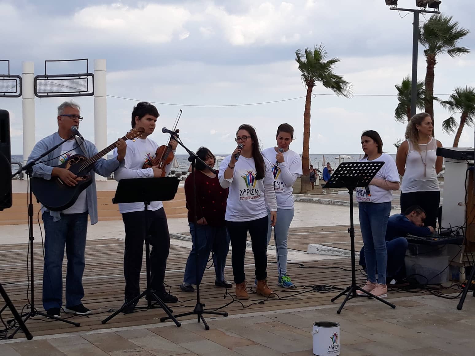 Χαρισματικά παιδιά ενώνουν τις φωνές τους και παραδίδουν μαθήματα ζωής (ΒΙΝΤΕΟ)