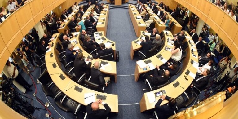 Ολομέλεια Βουλής: Καταψηφίστηκαν οι προτάσεις νόμου για οριζόντια ψηφοφορία