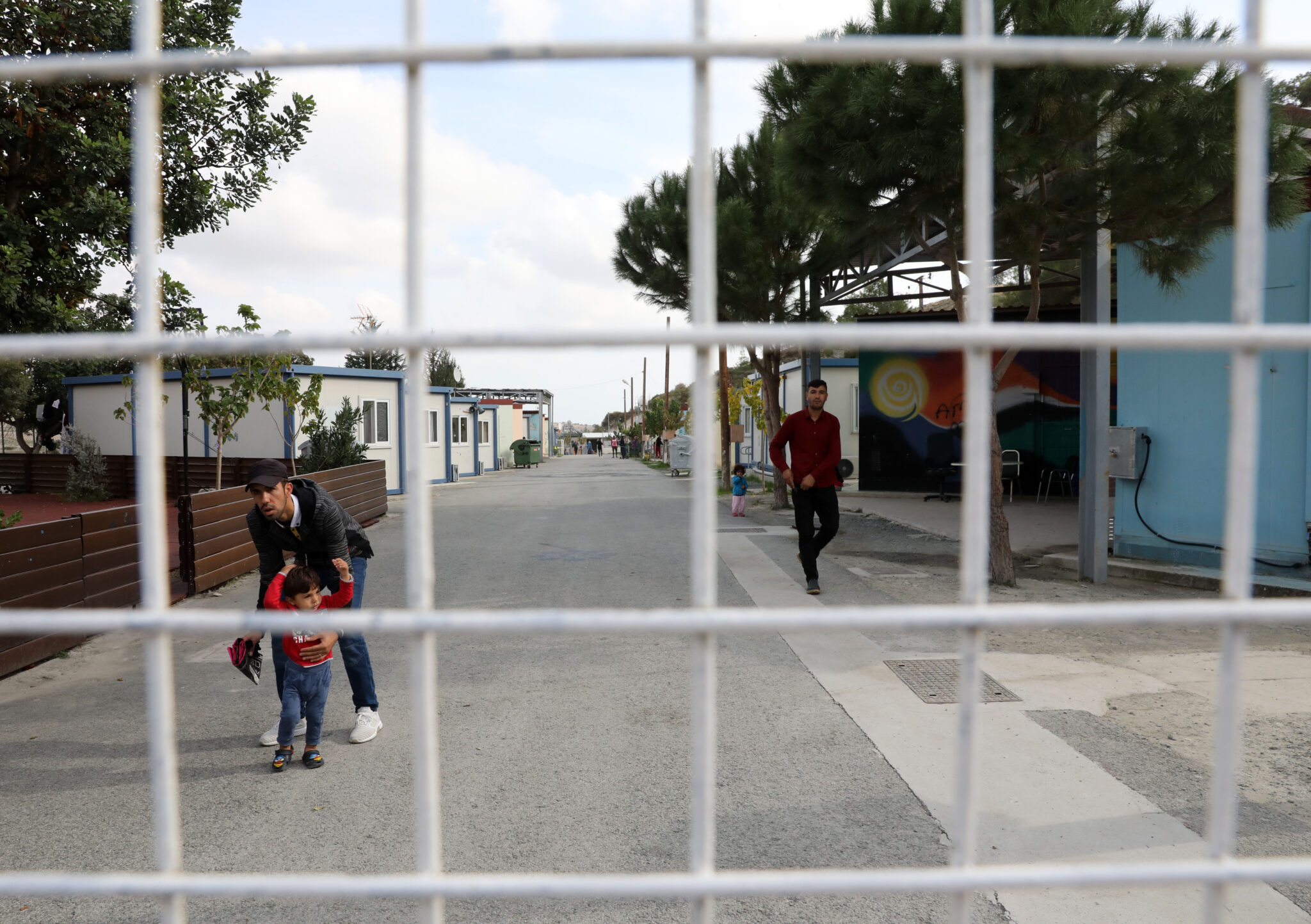 300 ψυχές "στοιβαγμένες" στο Κέντρο Αιτητών Πολιτικού Ασύλου (ΒΙΝΤΕΟ&ΦΩΤΟ)