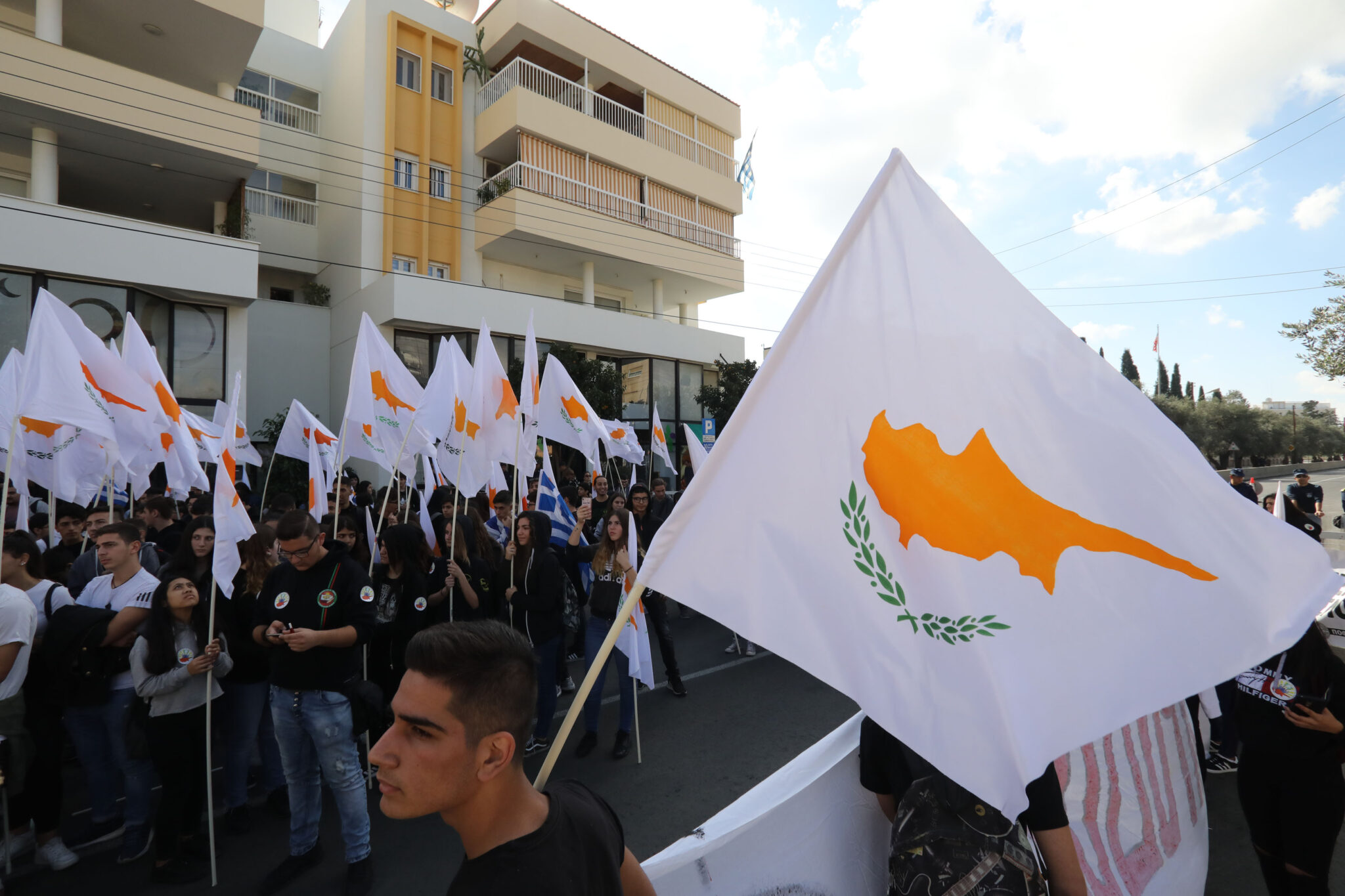 Πορεία μνήμης από μαθητές για την επέτειο του Πολυτεχνείου (ΒΙΝΤΕΟ)