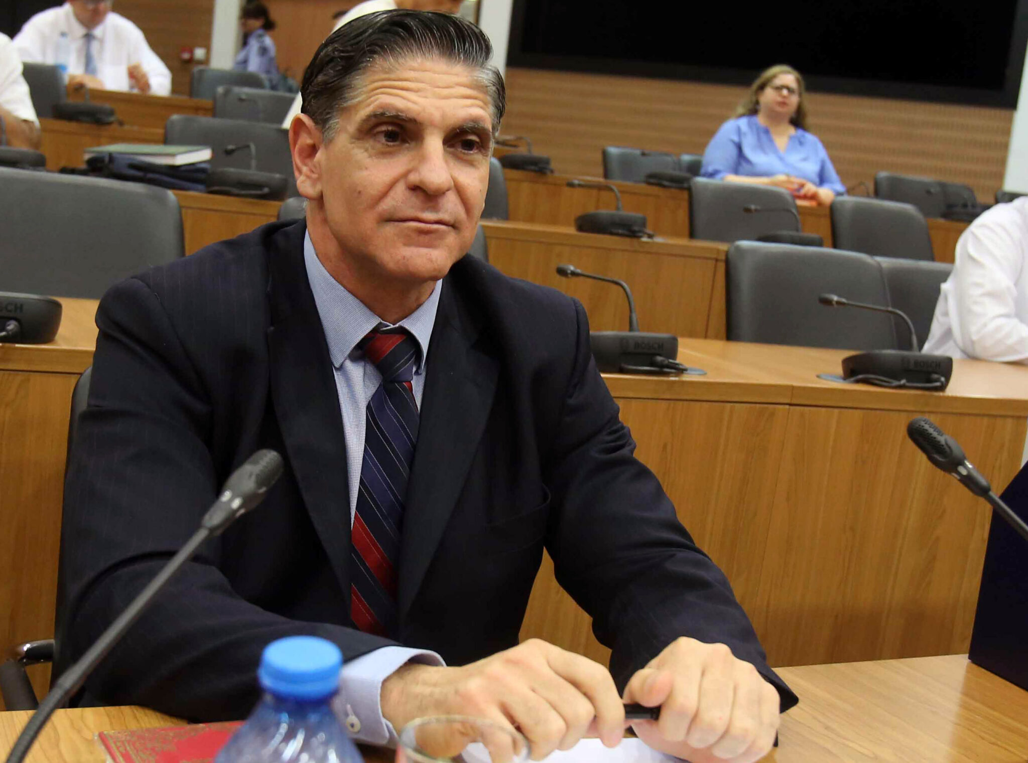 Τα τραπεζώματα Χατζηγιάννη σε ψαροταβέρνες και η υπερπολυτελής λιμουζίνα