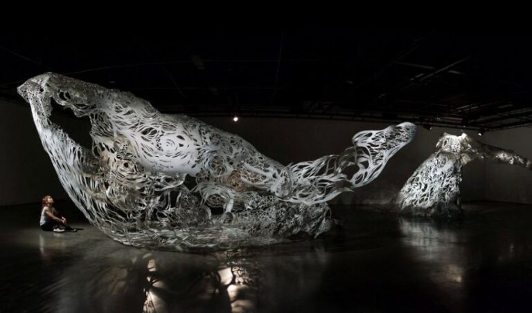 Μια φάλαινα από χαρτί μήκους 32 μέτρων (ΦΩΤΟ)