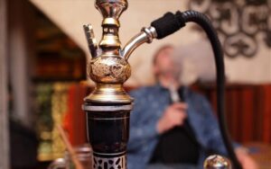 Παράνομος καπνός για ναργιλέ εντοπίστηκε σε καφετέριες