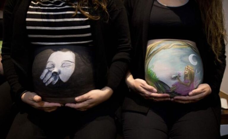 Δυο γυναίκες από το Τέξας κυοφόρησαν το ίδιο .. έμβρυο