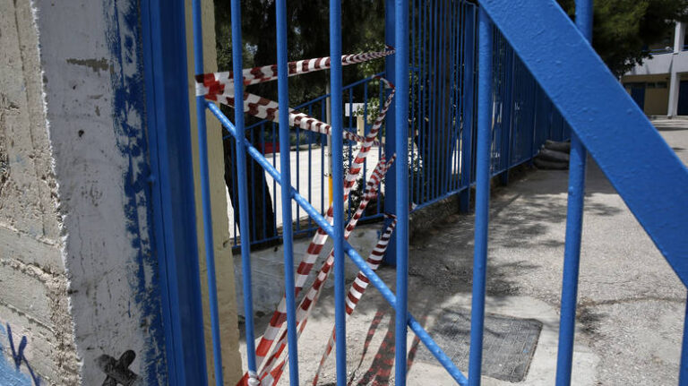 Πάτρα: Χειροπέδες σε 15χρονο που μαχαίρωσε συμμαθητή του