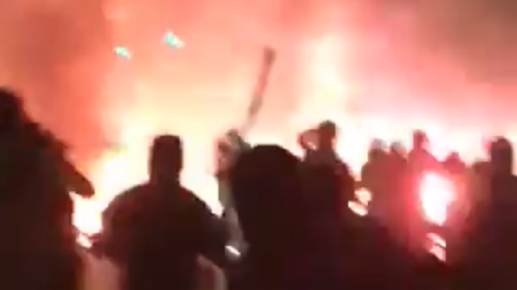 Σκηνικό πολέμου στο κέντρο της Αθήνας μεταξύ οπαδών (ΒΙΝΤΕΟ)