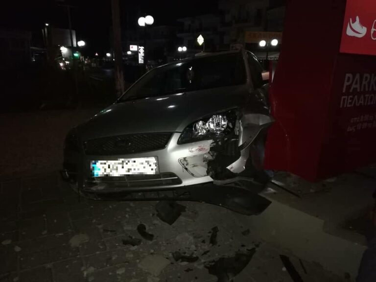 Οδηγός "τύφλα" στο μεθύσι "στούκαρε" σε περίφραξη καταστήματος