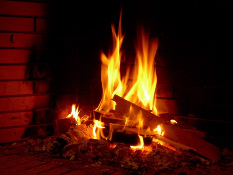 Πυρκαγιά σε οροφή οικίας στη Λευκωσία, από καπνοδόχο τζακιού ξεκίνησε η φωτιά