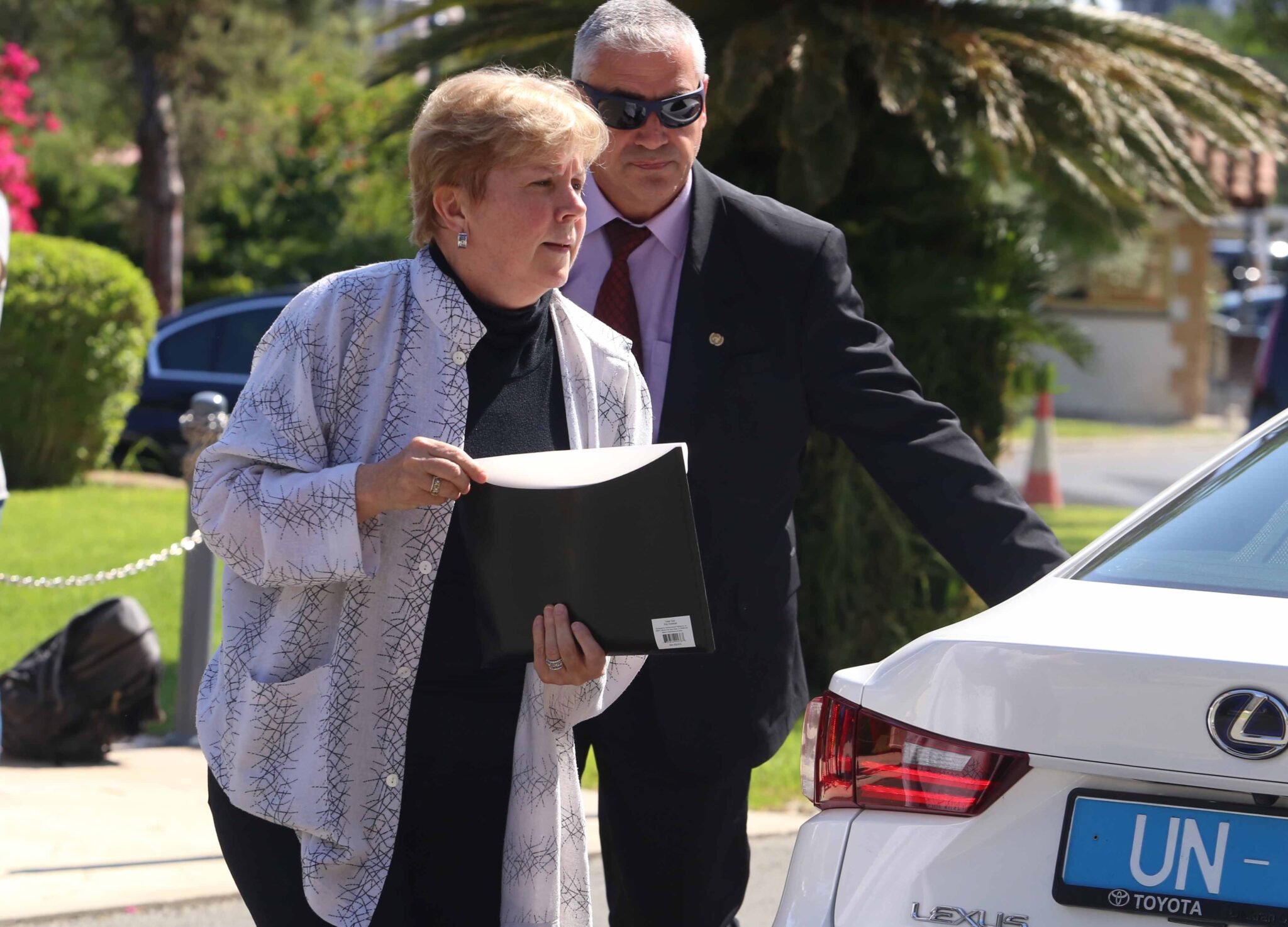 Χώρο στις πλευρές για να σκεφτούν “έξω από το κουτί” αφήνει η Λουτ