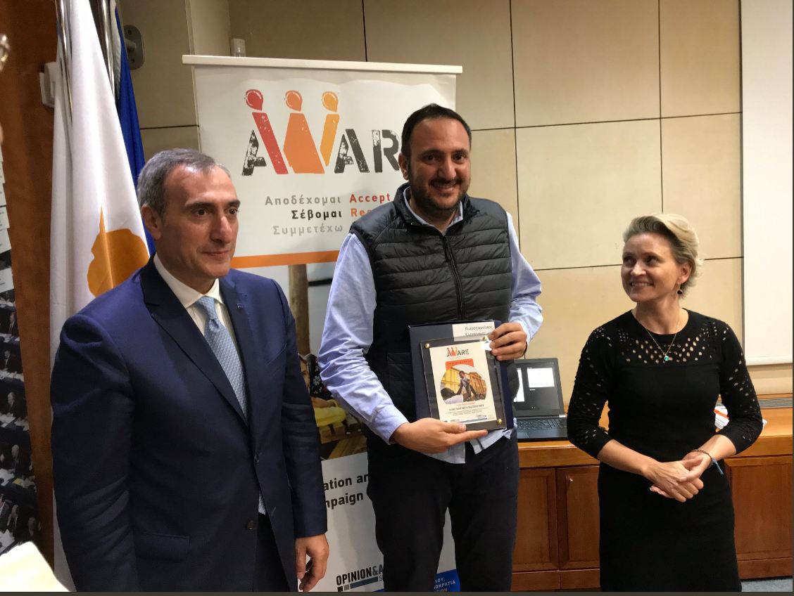 Βράβευση δημοσιογράφων για κάλυψη του προσφυγικού (BINTEO)