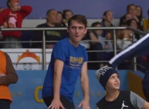 Απίθανος χορός ενός οπαδού της Χίμκι που ξετρέλανε κόσμο (BINTEO)