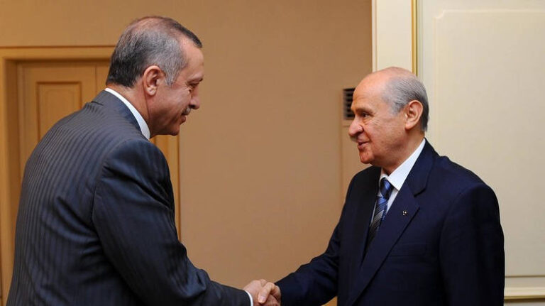 Nέα συνεργασία AKP – εθνικιστών στην Τουρκία για τις δημοτικές εκλογές