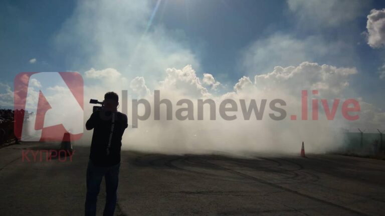 Ο Υπουργός Άμυνας στέλνει μήνυμα ασφάλειας κάνοντας … drift (BINTEO&ΦΩΤΟ)